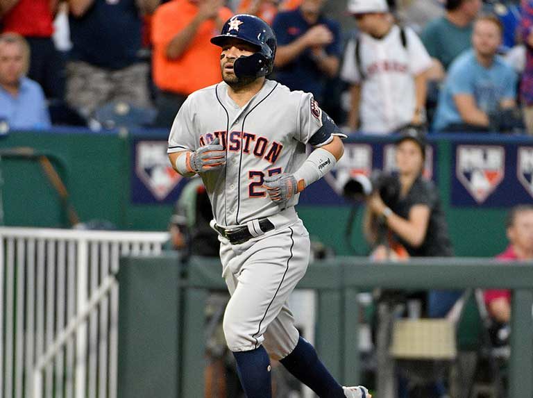 José Altuve reescribe los récords en Houston