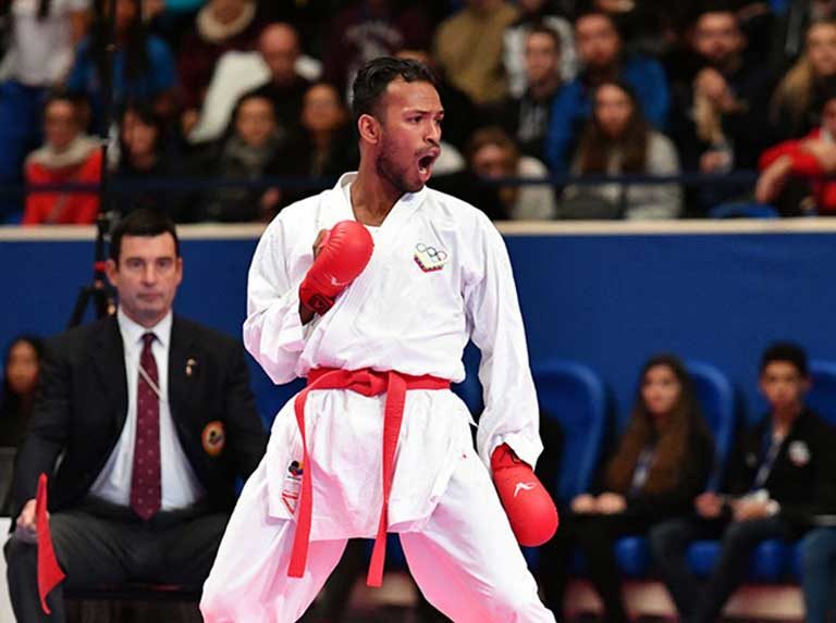 Karateca Andrés Madera le echará pichón en Chile