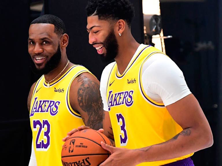 Davis no le importa lo que digan en Nueva Orleans y James lo apoya