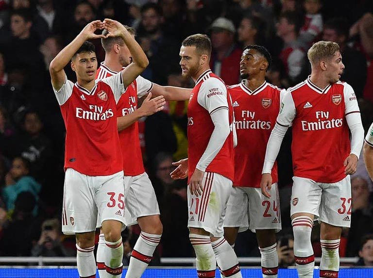 Técnicos y jugadores de Arsenal bajan sus salarios