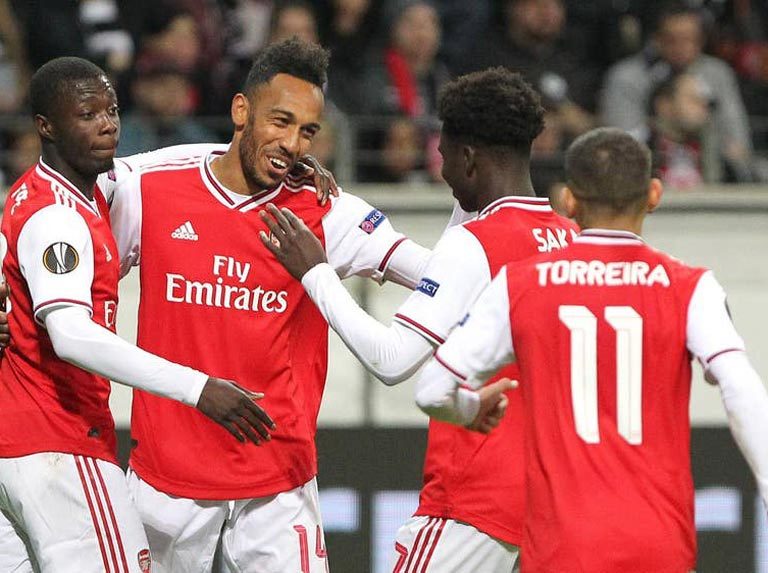 Sevilla y el Arsenal confirmaron su papel de favoritos en la Europa League