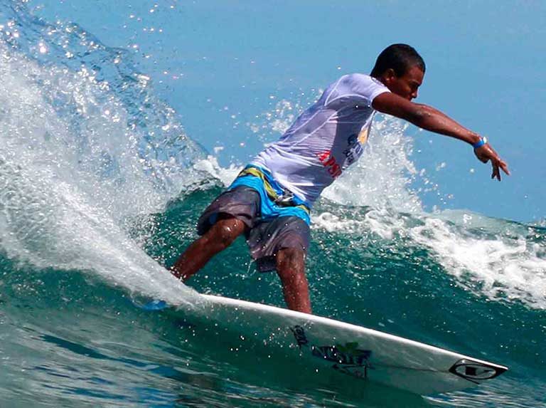Francisco Bellorín avanzó en Liga Mundial de Surf