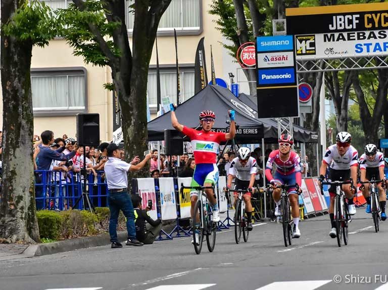 Ciclista Orluis Aular a tiro de coronarse en Japón