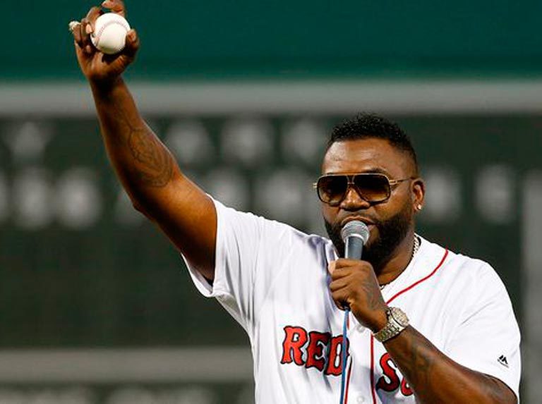 Ortiz volvió al Fenway e hizo el 1er lanzamiento