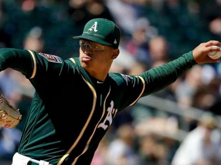 Jesús Luzardo listo para hacer historia en Oakland