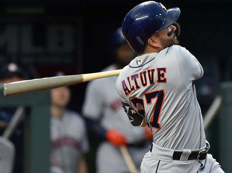 José Altuve remata con clase de MVP