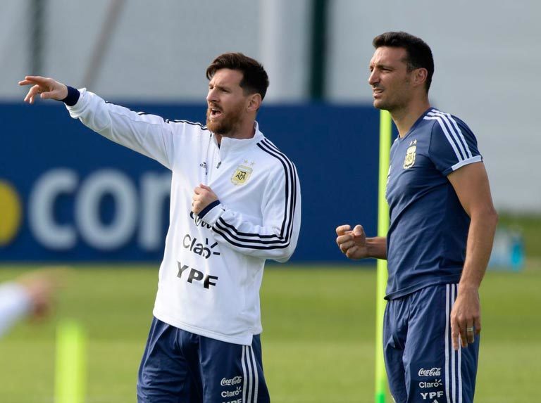 Scaloni, sobre Messi: «Es un chico más, logramos no distinguirlo del resto»