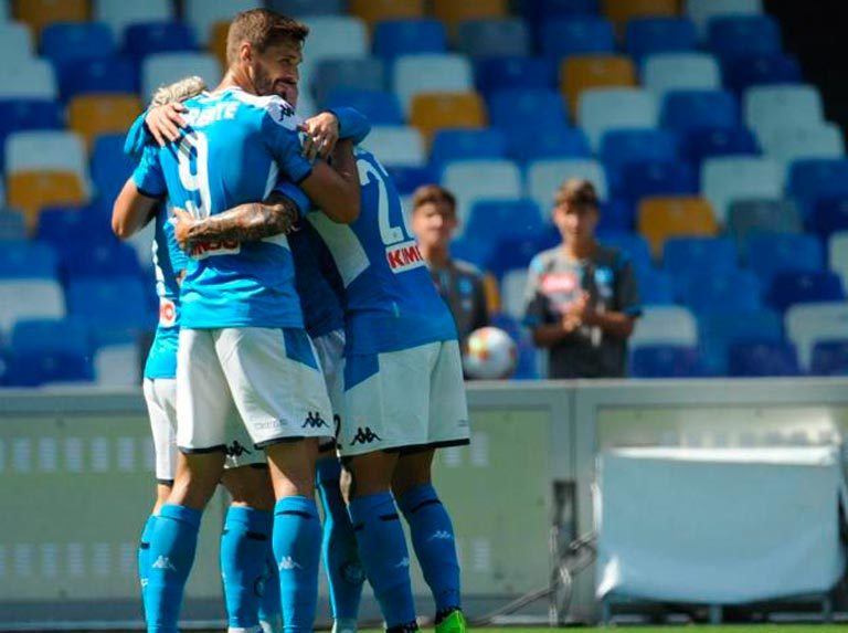 Nápoles domó al Brescia de Balotelli