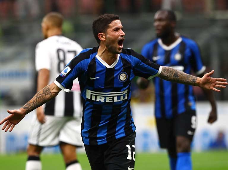 Inter venció al Udinese y asaltó el liderato