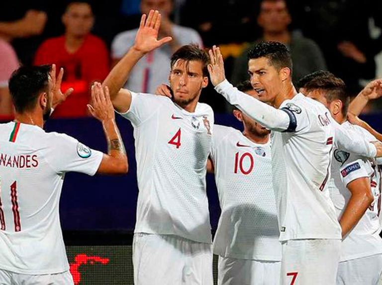 Cristiano guio triunfo portugués con poker
