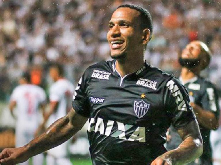 Mineiro de Rómulo Otero  batalla en Sudamericana