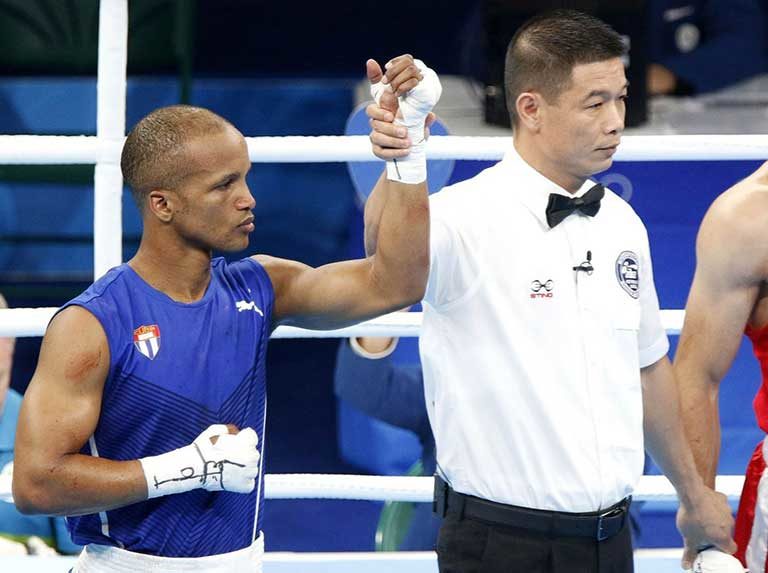 Roniel Iglesias mantuvo invicto cubano en Mundial de Boxeo