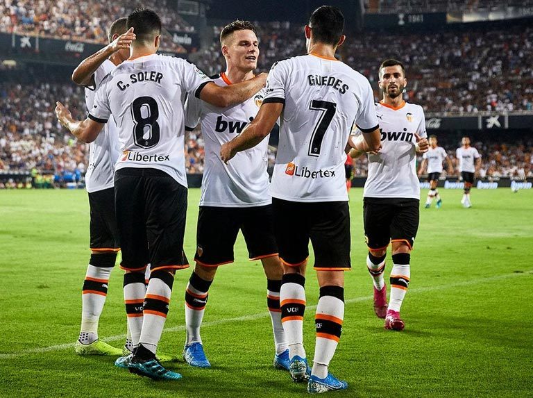 Valencia se impuso al Chelsea en Stamford Bridge