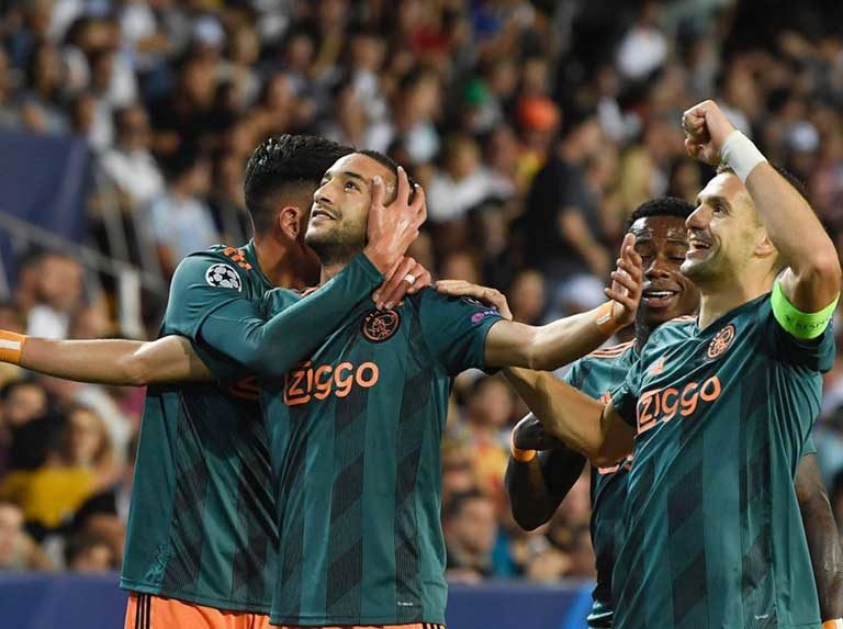 Ajax impuso su juego a domicilio ante el Valencia
