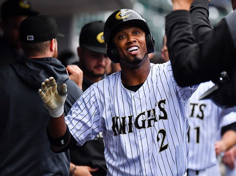 Alcides firmó con Yakult Swallows de NPB