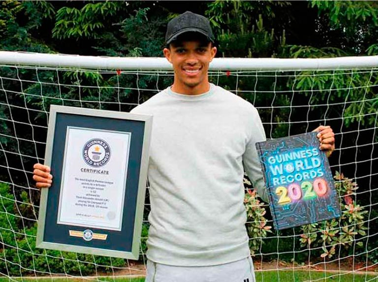 Alexander-Arnold logró récord Guinness en la Premier