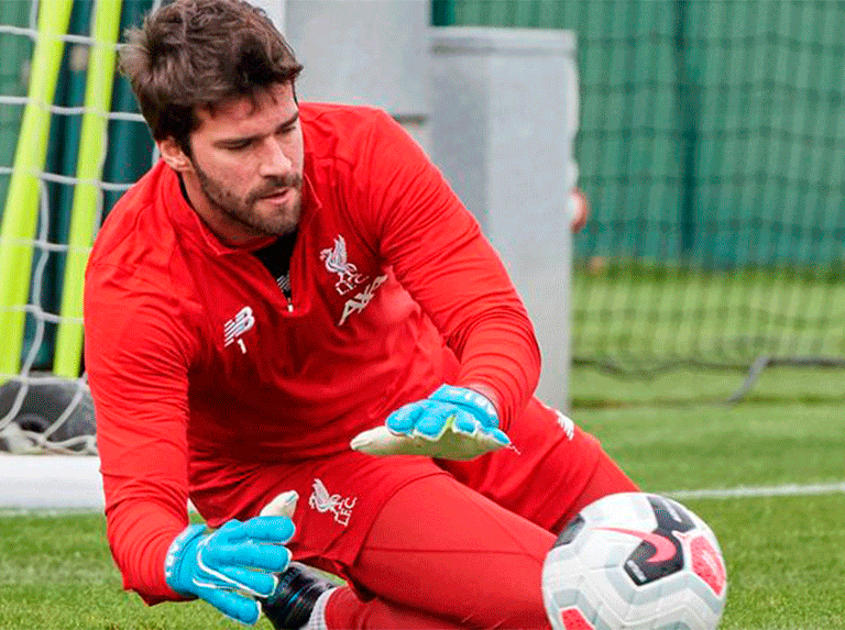 Alisson volvió a los entrenamientos del Liverpool