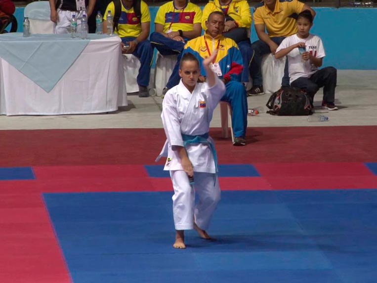 Karateca Ananda Alberte logró bronce en México