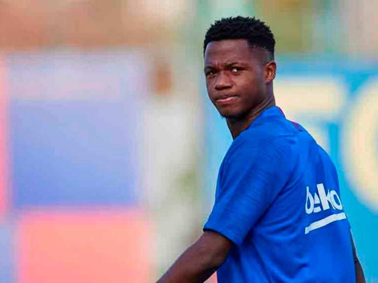 Ansu Fati se entrena con normalidad y podría estar ante el Sevilla