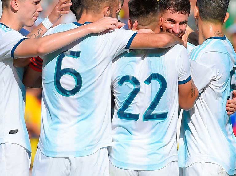 Argentina recuperó el ánimo goleando a Ecuador