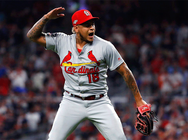 Carlos Martínez exige a Ronald  Acuña que respete el juego