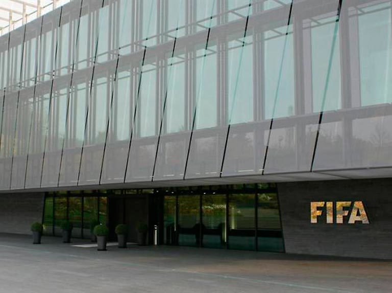 FIFA recuerda que puede ampliar a todo el mundo las sanciones por racismo