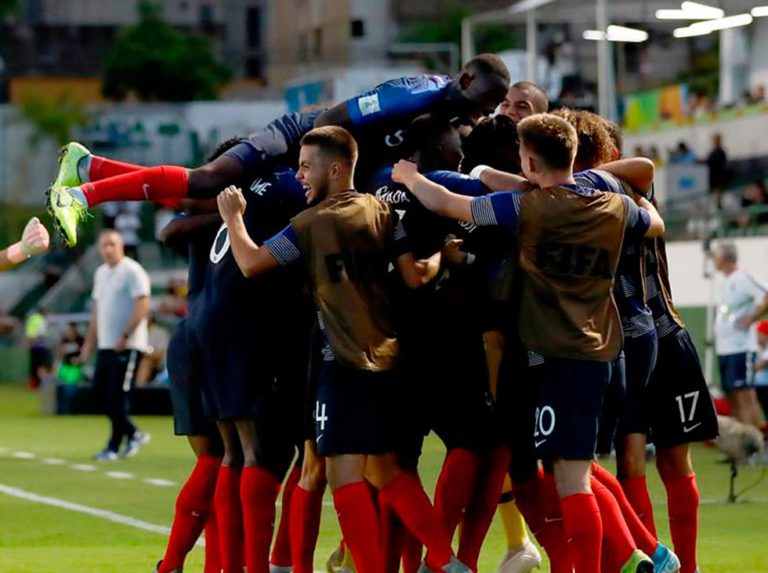Francia ganó en su debut del Mundial