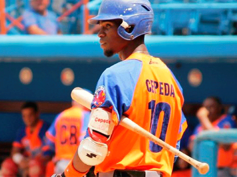 Dirección de béisbol cubana sanciona a pelotero por intentar salida ilegal