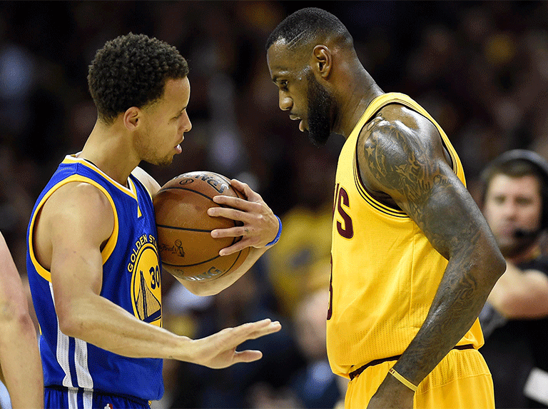 James y Curry son los mejor pagados dentro y fuera del tabloncillo