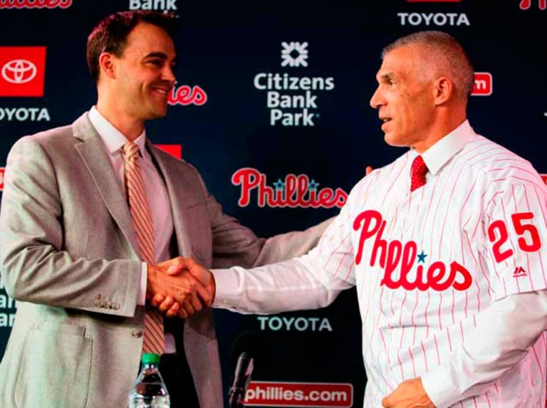 Joe Girardi fue presentado por los Phillies de Philadelphia