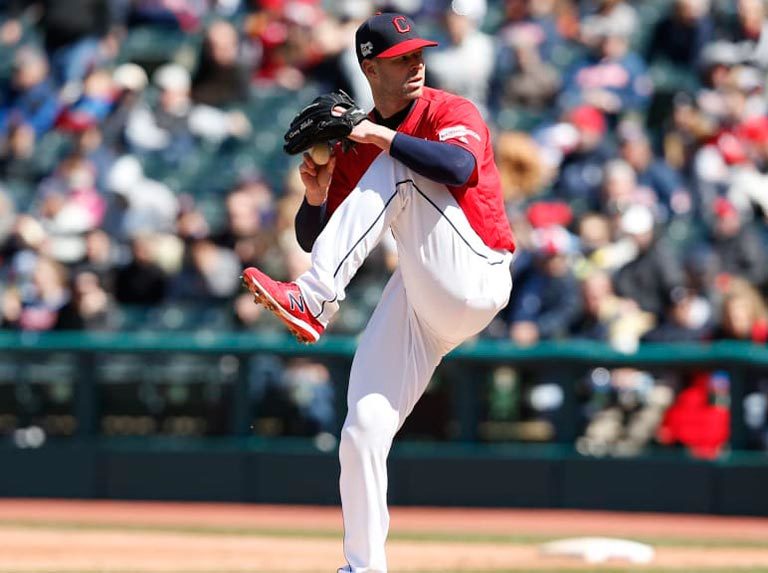 Indios ejercerán opción de Kluber para el 2020