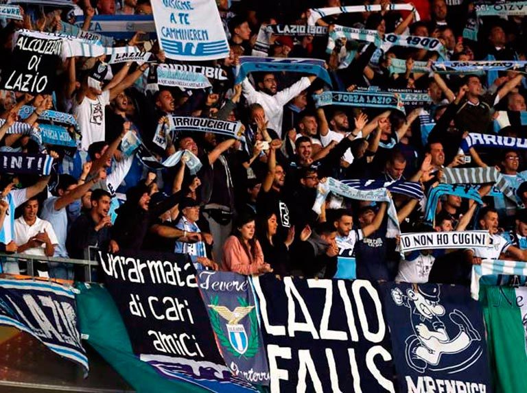 UEFA sancionó al Lazio por comportamiento racista de sus aficionados