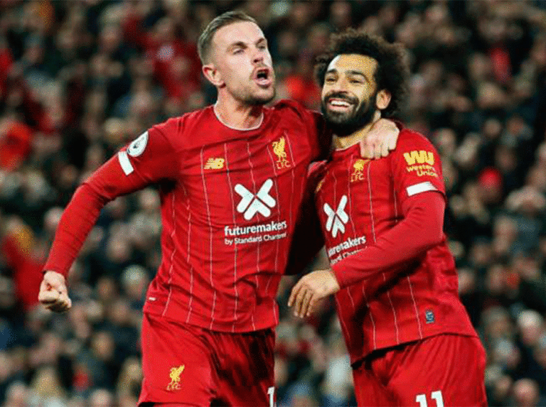 Liverpool remonta al Tottenham y recupera ventaja en la cima