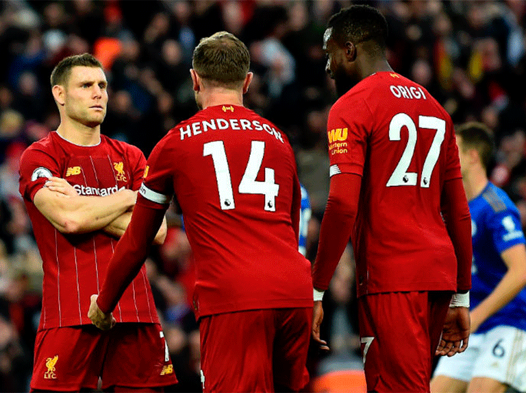 Liverpool ganó sobre el final y mantiene ventaja en la Premier