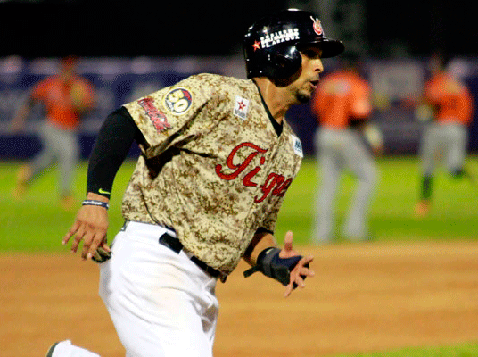 Cardenales anunció a Luis Ugueto como su nuevo manager