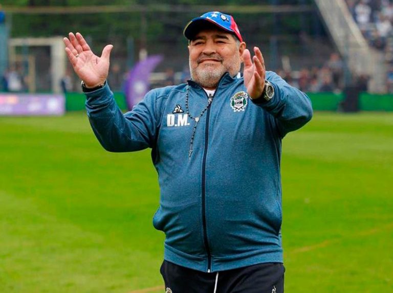Maradona sopla 59 velas