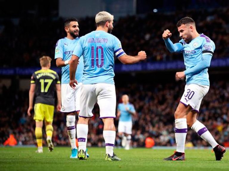 Manchester City dona comida y flores ante el coronavirus
