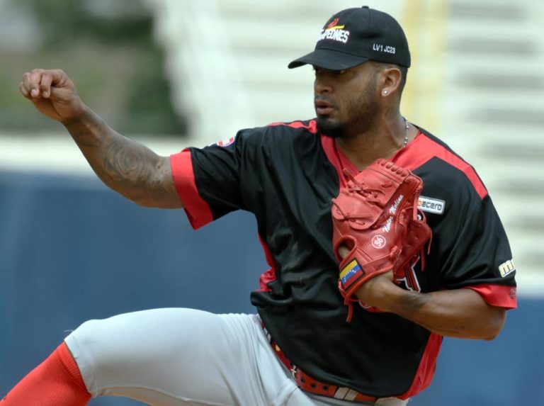 Ugueto evalúa abrir con Molina el inaugural