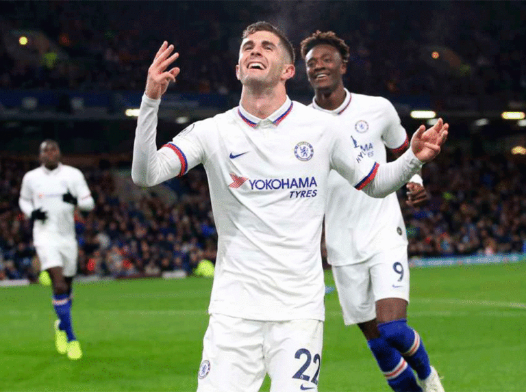 Pulisic brilla y guía al Chelsea a la cuarta posición