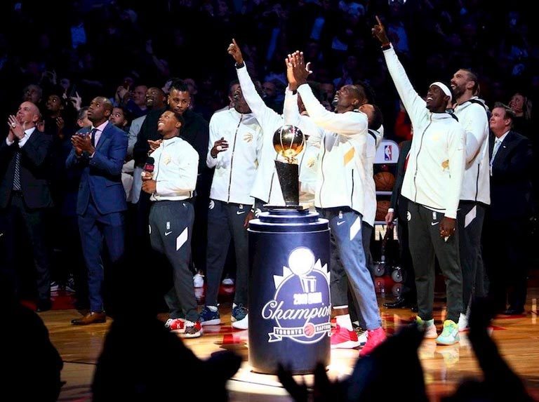 Raptors recibieron sus anillos de campeones