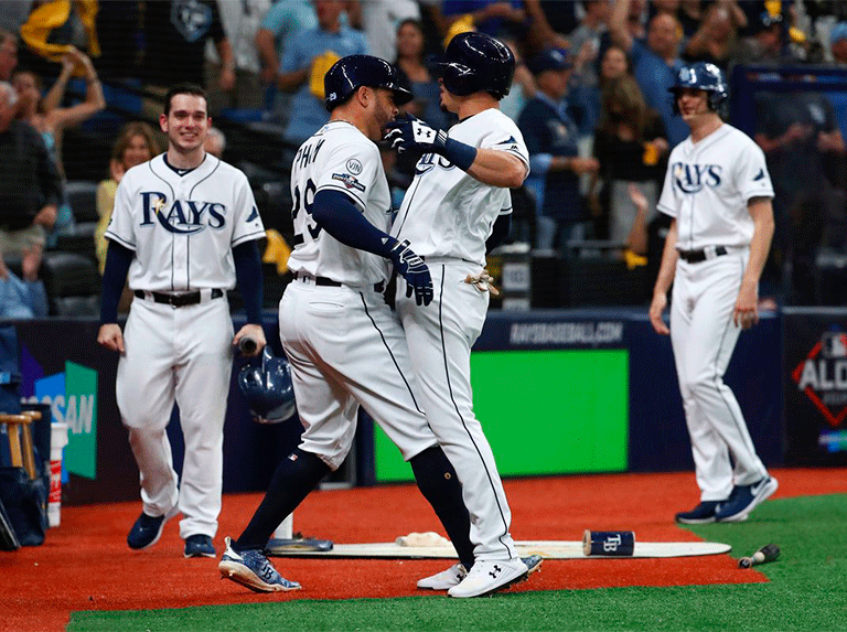 Rays vapulearon a Verlander y forzaron quinto juego