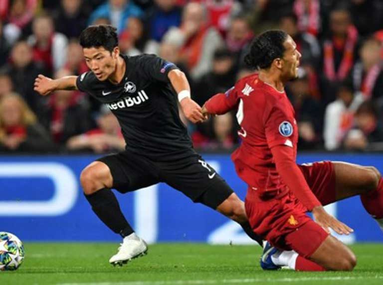 El osado Salzburgo hace dudar a un intermitente Liverpool