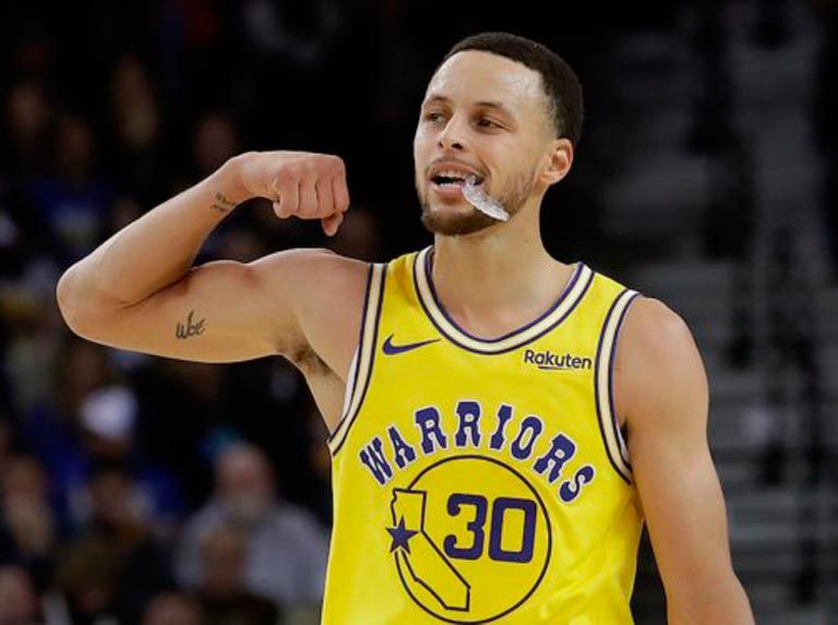 Sthepen Curry sonríe ante  nuevo estatus de veterano
