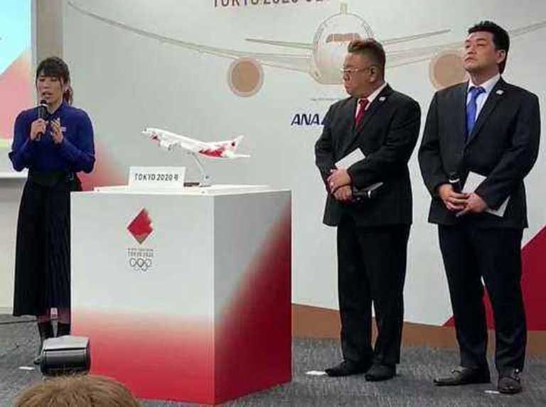 Tokio presenta diseño de avión que trasladará antorcha
