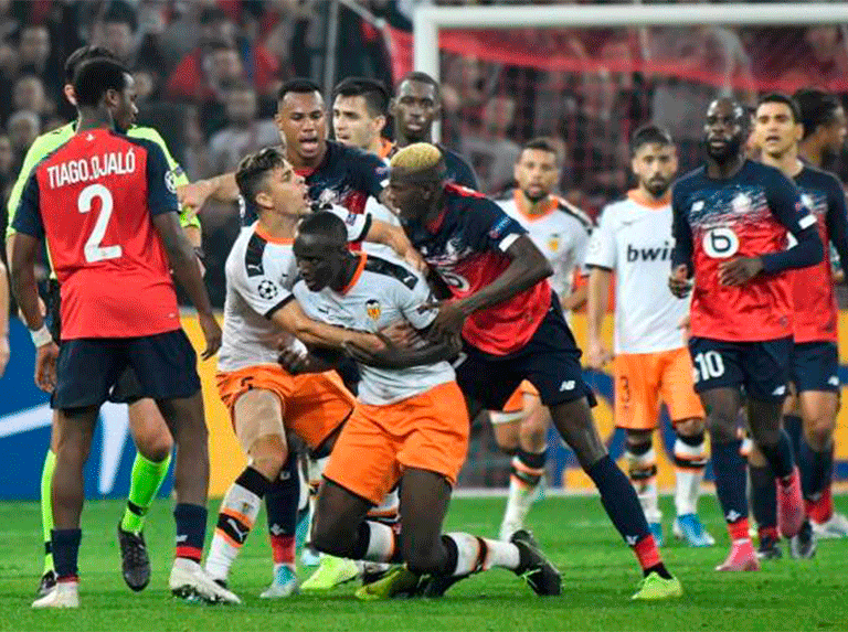 Valencia se dejó empatar sobre el final y dejó ir puntos importantes