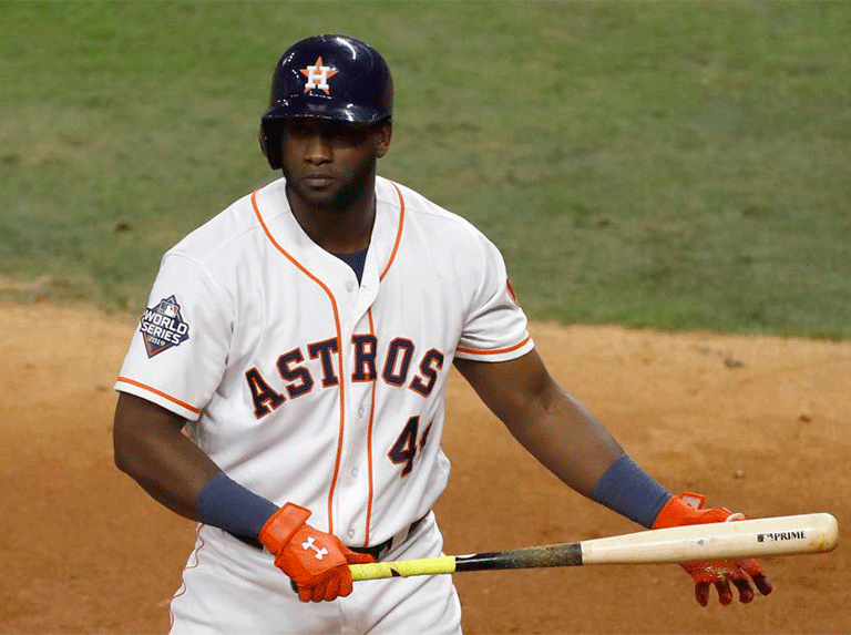 Astros y el dilema de usar a Yordan Álvarez en los jardines