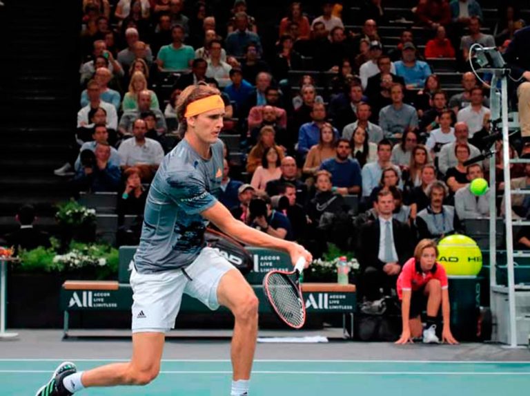 Zverev avanzó a los octavos de final del Masters 1000 de París