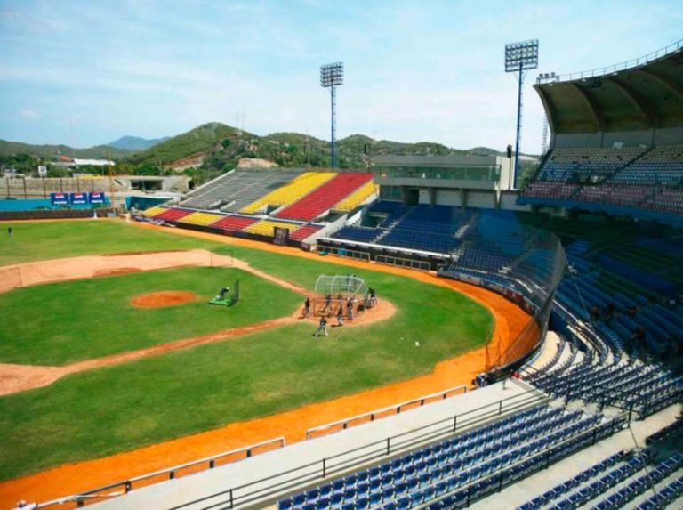 Todo listo en el Estadio Nueva Esparta para la temporada de beisbol
