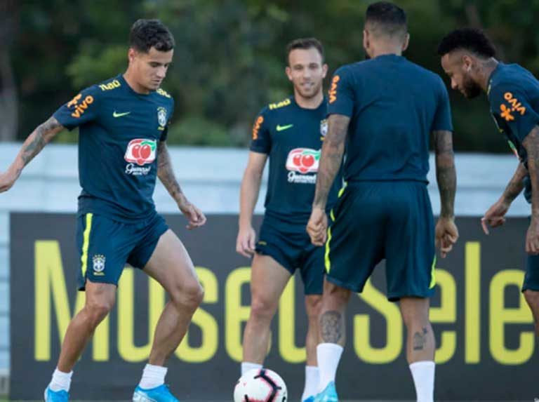 Tite trabajó con el equipo completo