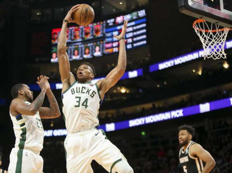 Antetokounmpo brilló frente a los Hawks